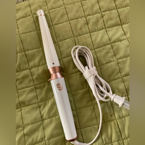 SOLD T3 Interchangeable Curling Wand Set - Picture 10 of 10